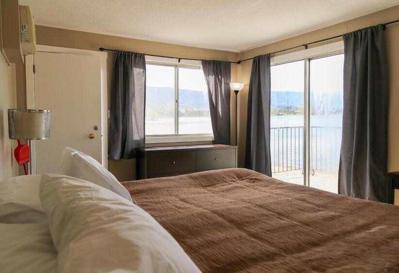 Standard studio with lake view, Richter Pass Beach Resort