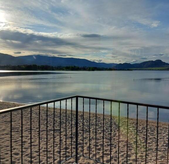 Standard studio with lake view, Richter Pass Beach Resort