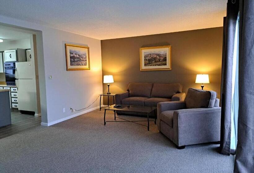 Suite with lake view, Richter Pass Beach Resort