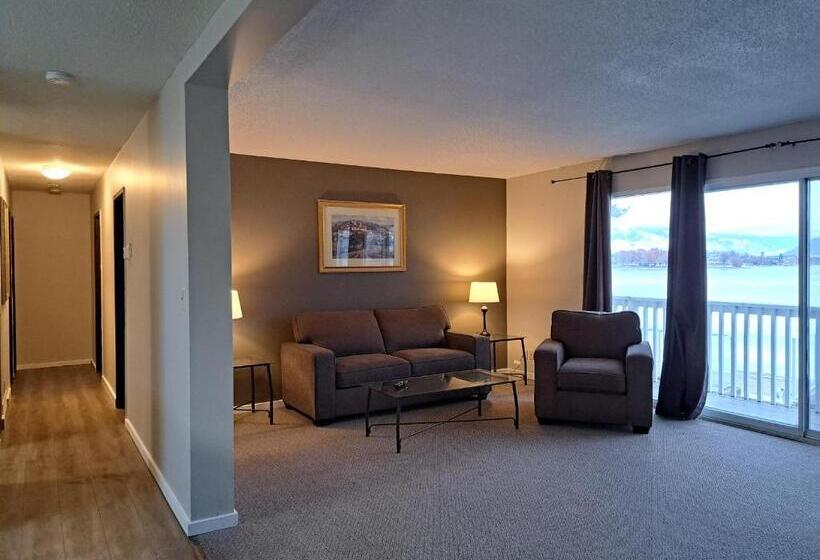 Suite with lake view, Richter Pass Beach Resort