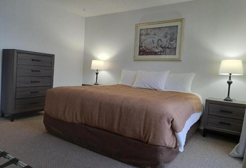 Suite with lake view, Richter Pass Beach Resort