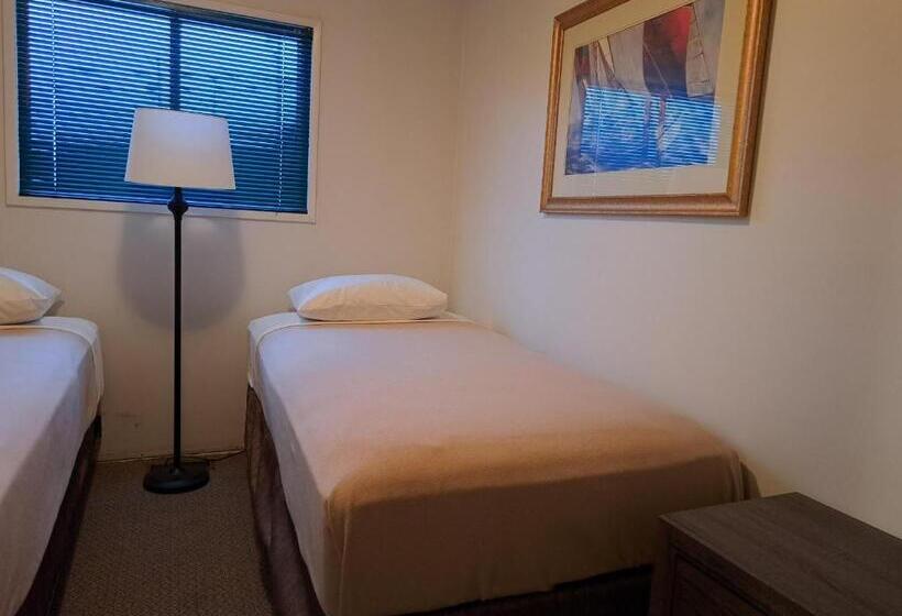 Suite with lake view, Richter Pass Beach Resort