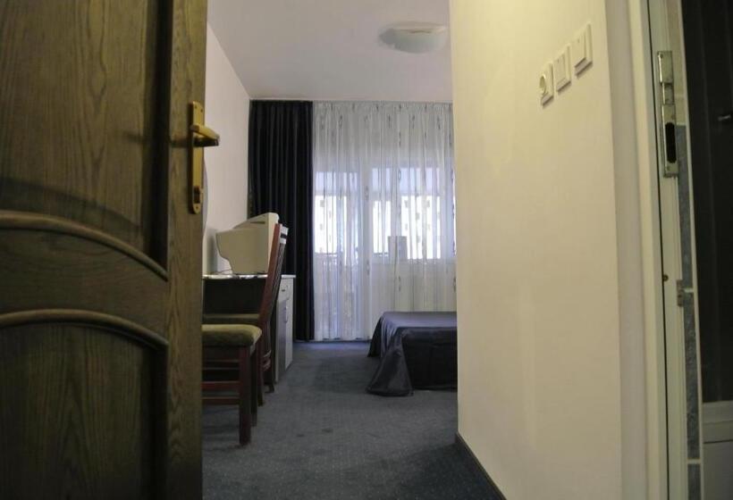 Семейный Номер, Pensiune Restaurant Piatra Craiului