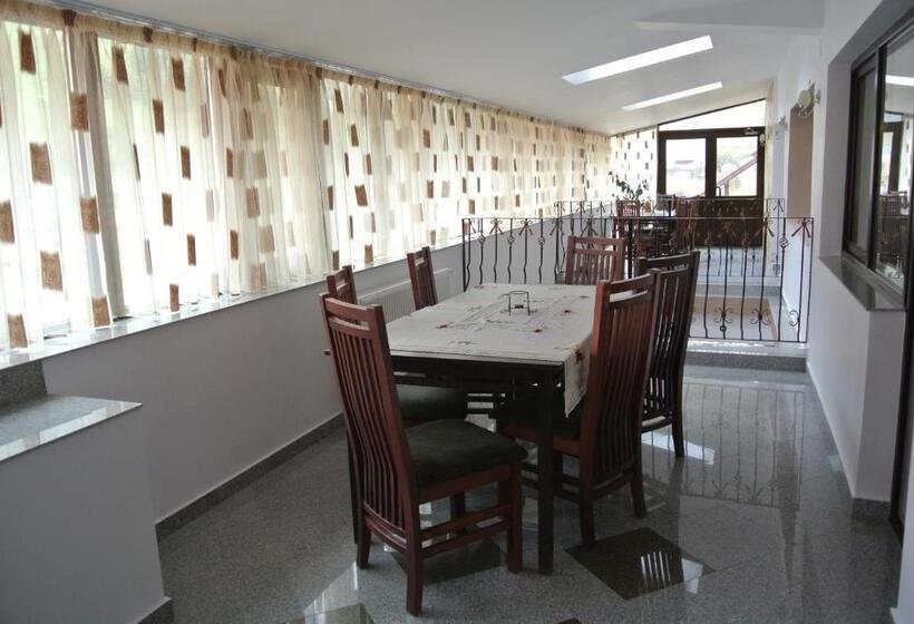 Семейный Номер, Pensiune Restaurant Piatra Craiului