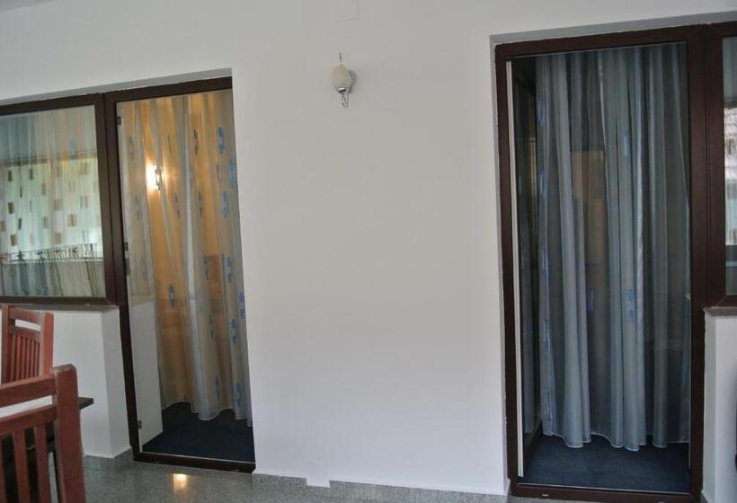 Семейный Номер, Pensiune Restaurant Piatra Craiului