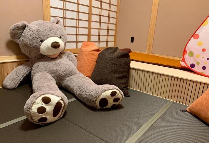 غرفة عائلية مطلّة علي الحديقة, Ryokan Nushiya