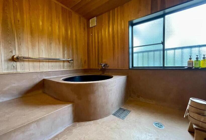 غرفة عائلية مطلّة علي الحديقة, Ryokan Nushiya