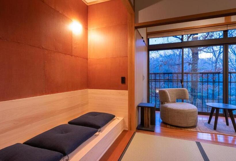 غرفة عائلية مطلّة علي الحديقة, Ryokan Nushiya