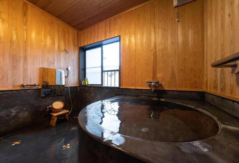 غرفة عائلية مطلّة علي الحديقة, Ryokan Nushiya