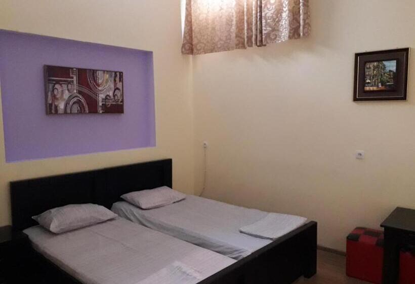 اتاق خانوادگی, Hostel City Center