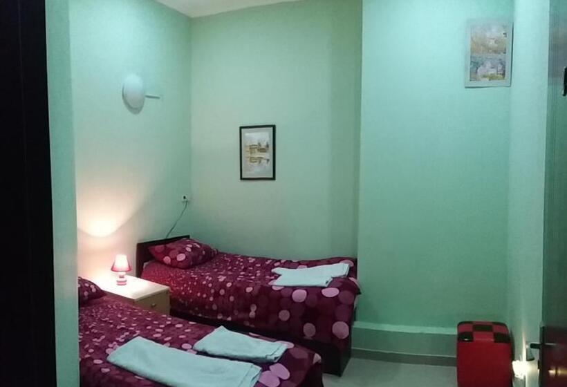 اتاق استاندارد با سرویس بهداشتی مشترک, Hostel City Center