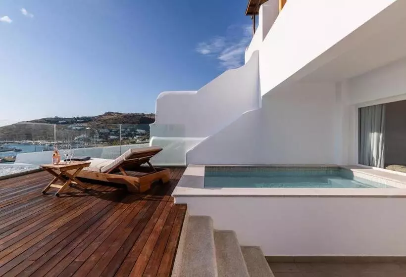 سوییت جونیور با چشم‌انداز دریا, Avra Mykonos