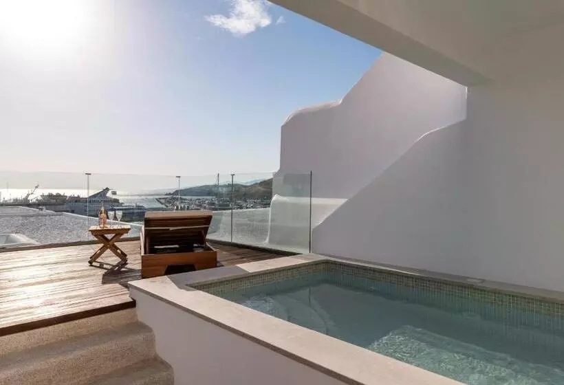 سوییت جونیور با چشم‌انداز دریا, Avra Mykonos