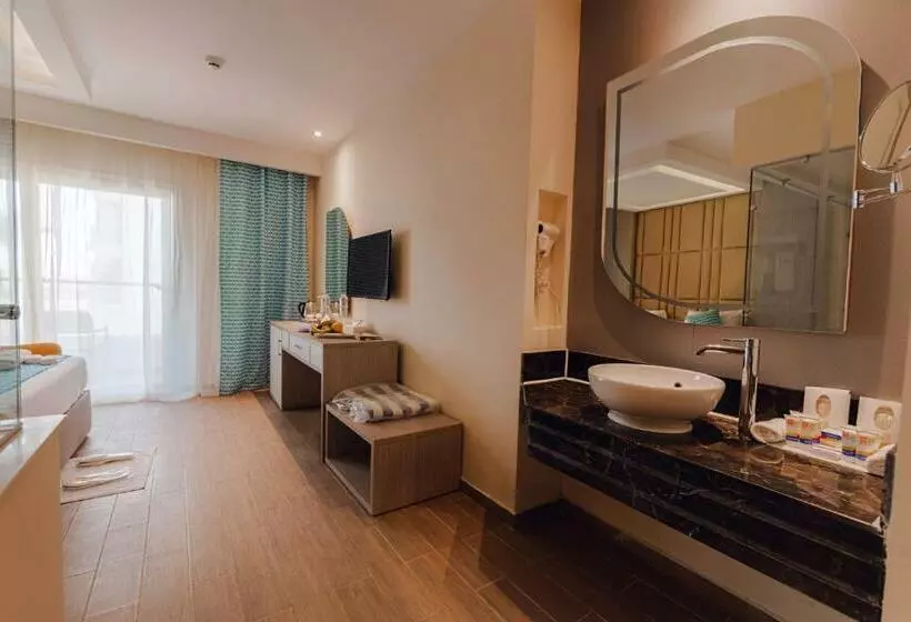 اتاق لوکس با وان آب گرم, Bellagio Beach Resort & Spa