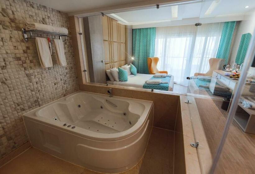 豪华房间带漩涡浴缸, Bellagio Beach Resort & Spa