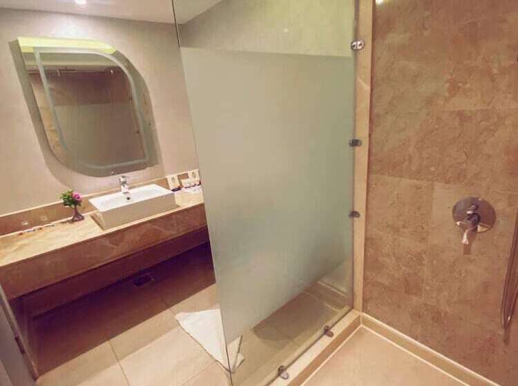 家庭间, Bellagio Beach Resort & Spa