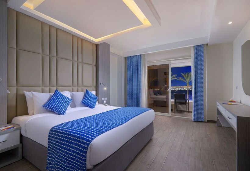 带泳池观景的豪华房, Bellagio Beach Resort & Spa