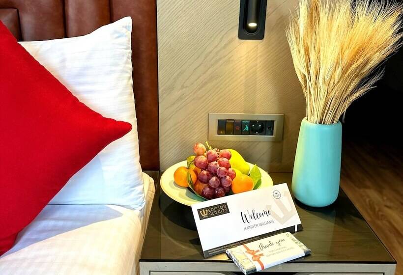 اتاق لوکس سه تخته, Edition Old City Hotel