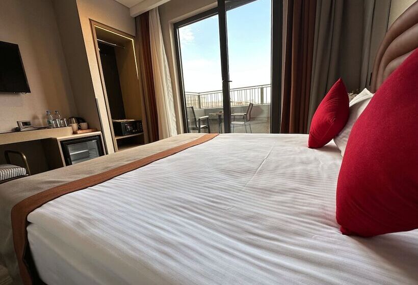 اتاق لوکس با بالکن, Edition Old City Hotel