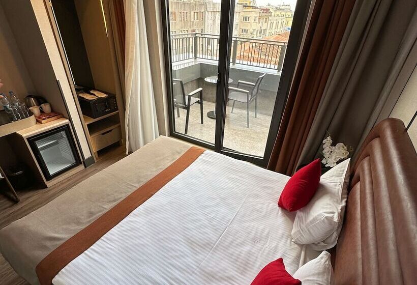 バルコニー付きデラックスルーム, Edition Old City Hotel