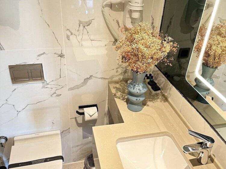 اتاق خانوادگی, Edition Old City Hotel