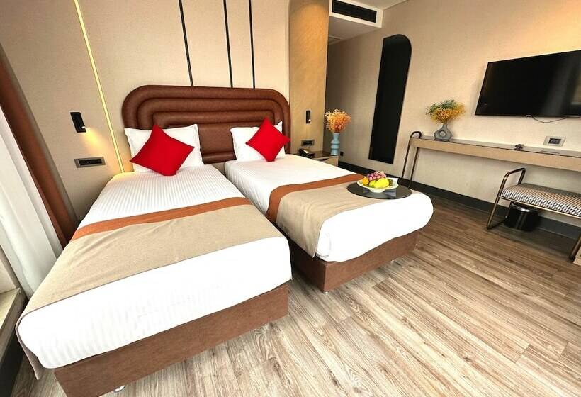 اتاق لوکس با بالکن, Edition Old City Hotel