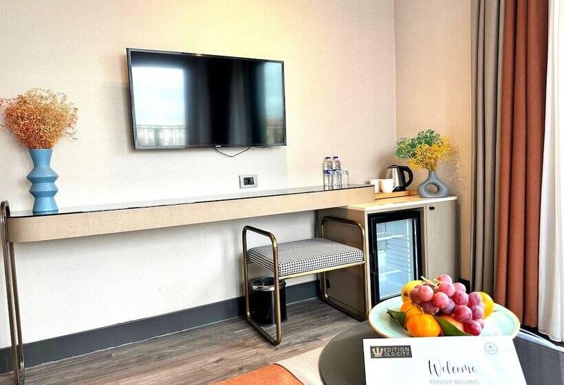 اتاق لوکس با بالکن, Edition Old City Hotel