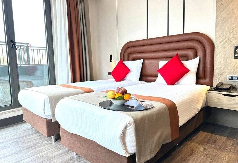 اتاق لوکس با بالکن, Edition Old City Hotel