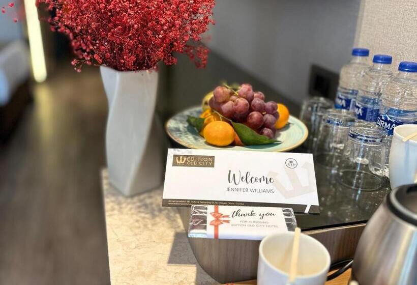 اتاق لوکس با تخت بزرگ, Edition Old City Hotel