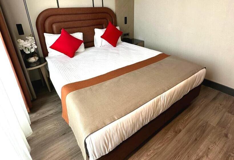 اتاق لوکس با تخت بزرگ, Edition Old City Hotel