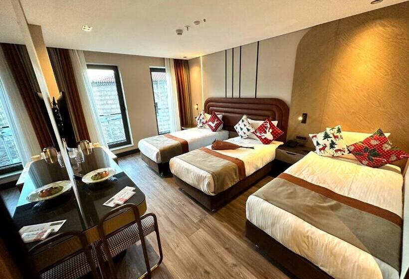 اتاق لوکس سه تخته, Edition Old City Hotel