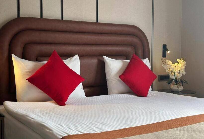 اتاق استاندارد با تخت بزرگ, Edition Old City Hotel