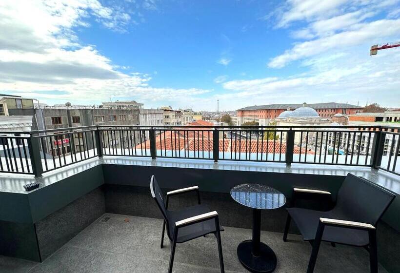 اتاق لوکس با بالکن, Edition Old City Hotel