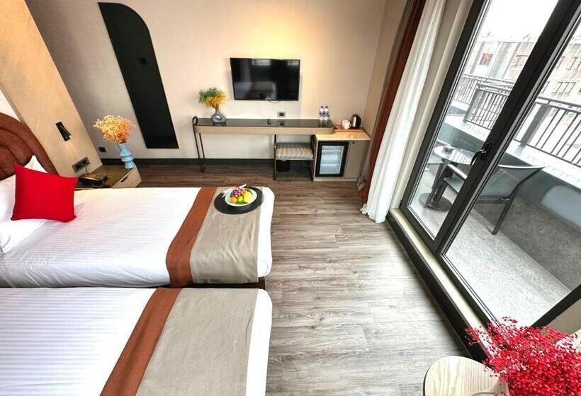 バルコニー付きデラックスルーム, Edition Old City Hotel