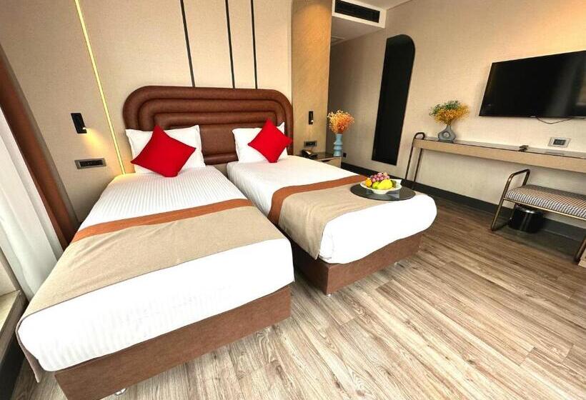 اتاق لوکس با بالکن, Edition Old City Hotel