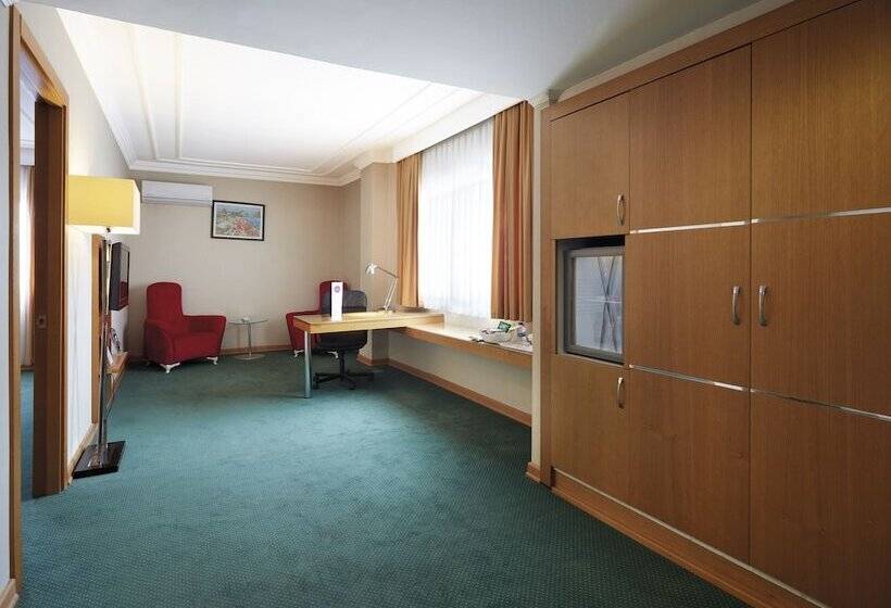 سوییت جونیور, Anemon Kent Ege