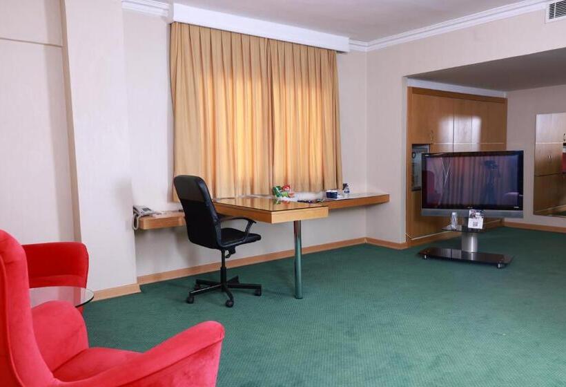 سوییت جونیور, Anemon Kent Ege