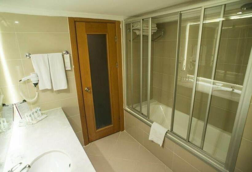 اتاق لوکس, Anemon Kent Ege