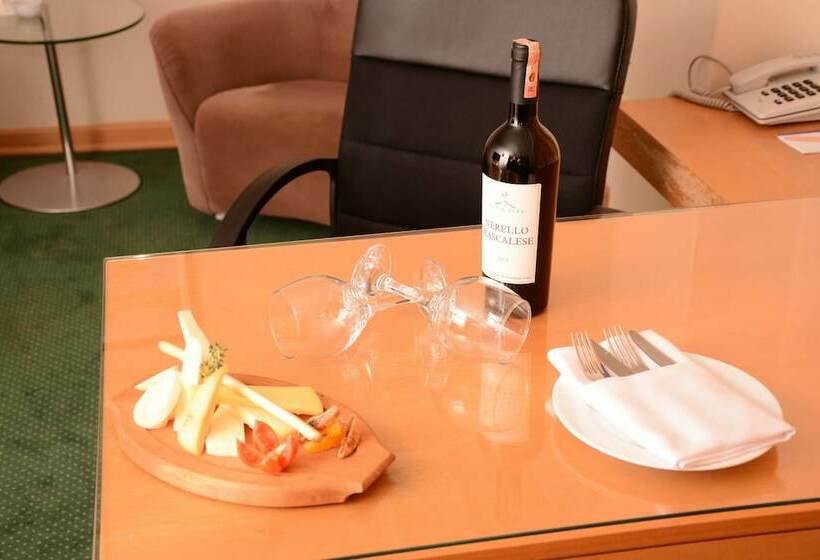 سوییت جونیور, Anemon Kent Ege