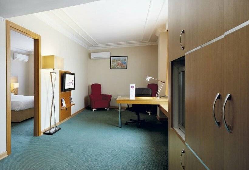 سوییت جونیور, Anemon Kent Ege