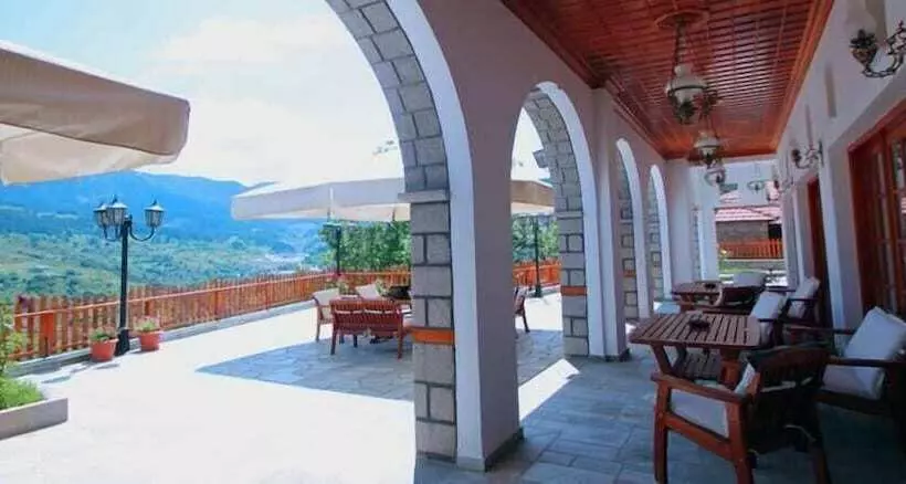 バスタブ付きスーペリアールーム, Archontiko Metsovou Luxury Boutique