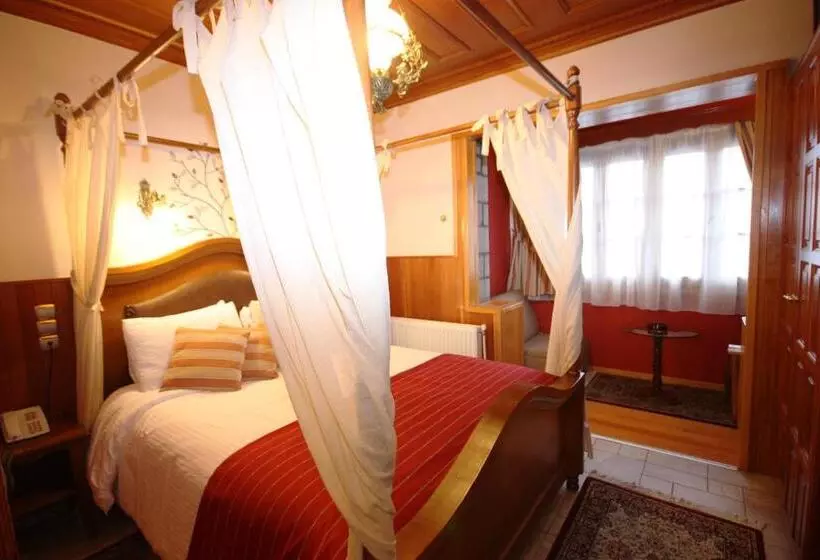 バスタブ付きスーペリアールーム, Archontiko Metsovou Luxury Boutique