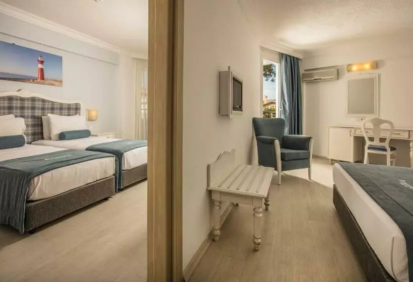 Deluxe Family Room