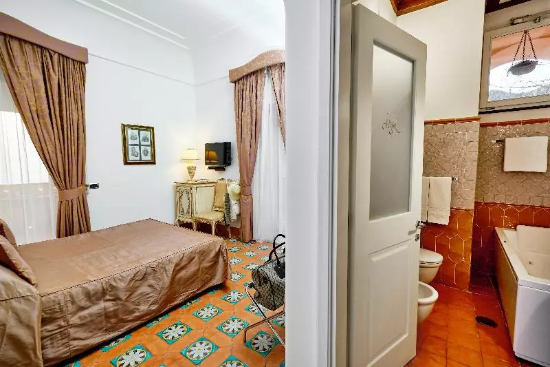 اتاق لوکس, Botanico San Lazzaro