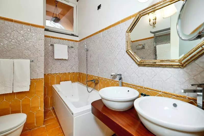 اتاق لوکس, Botanico San Lazzaro