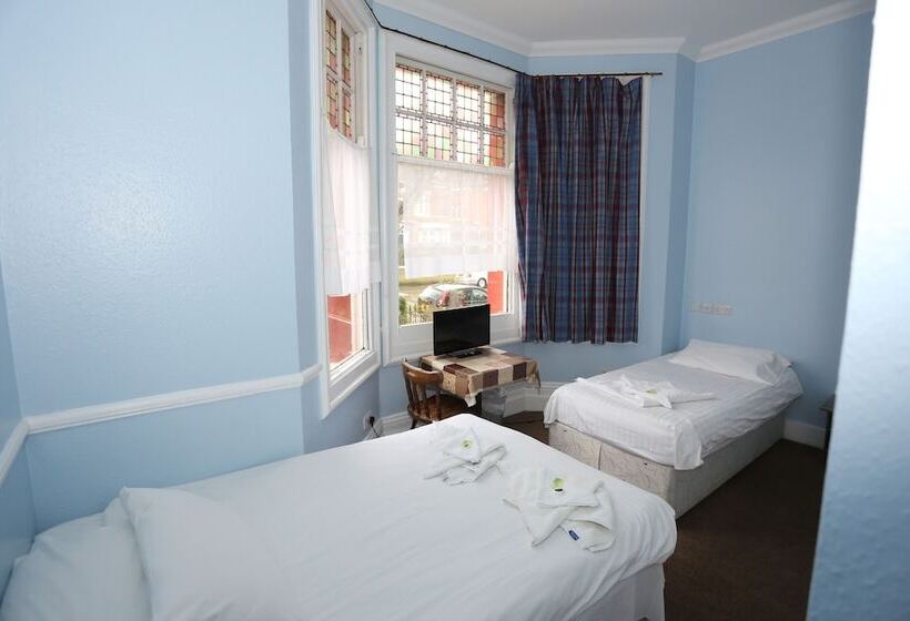 Номер Стандарт Трехместный, Charlie