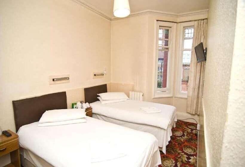 Номер Стандарт Трехместный, Charlie