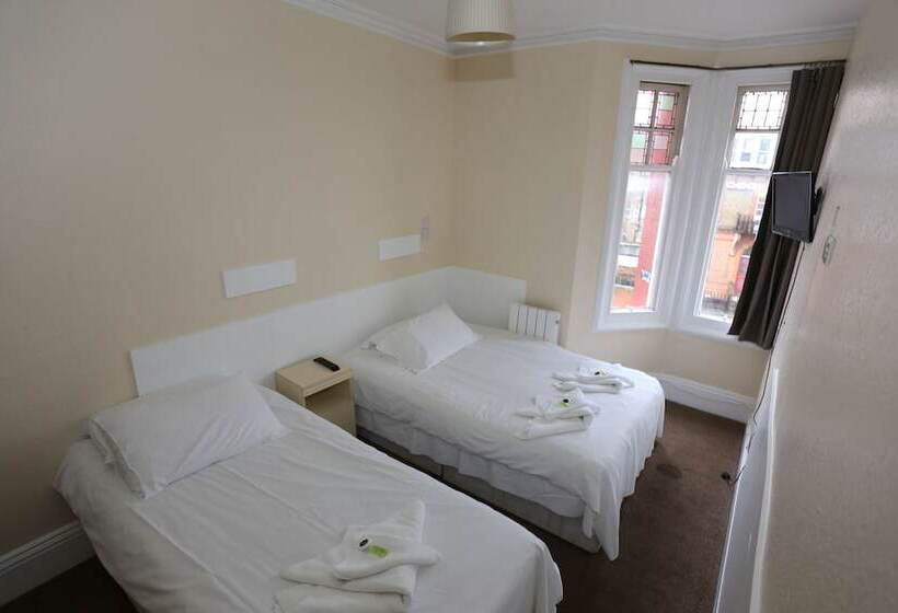 Номер Стандарт Трехместный, Charlie