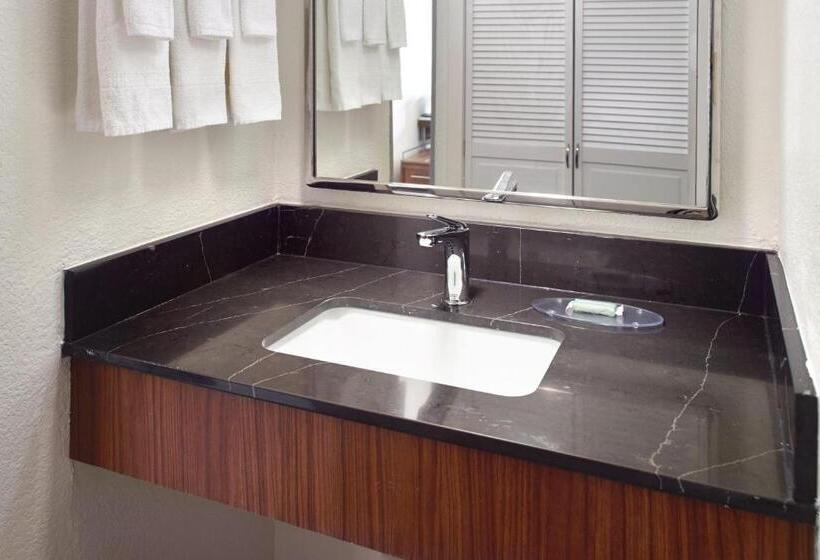 اتاق استاندارد با بالکن, Courtyard By Marriott Myrtle Beach Broadway