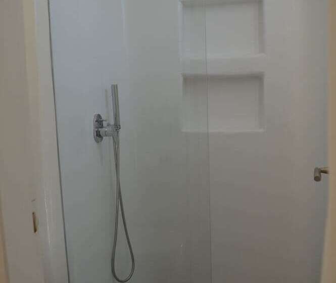 דירת חדר נוף לים, Flaskos Suites And More